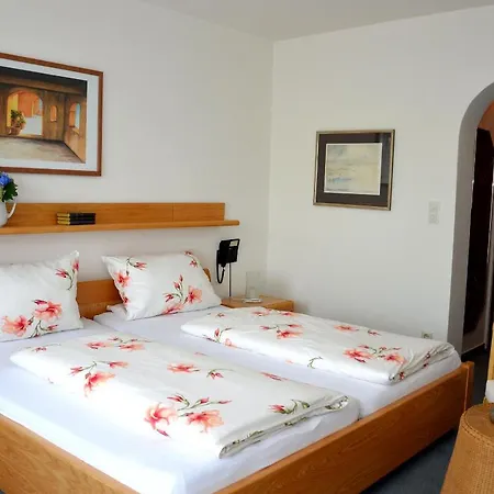 بيت ضيافة Ebnet Garni لينداو
